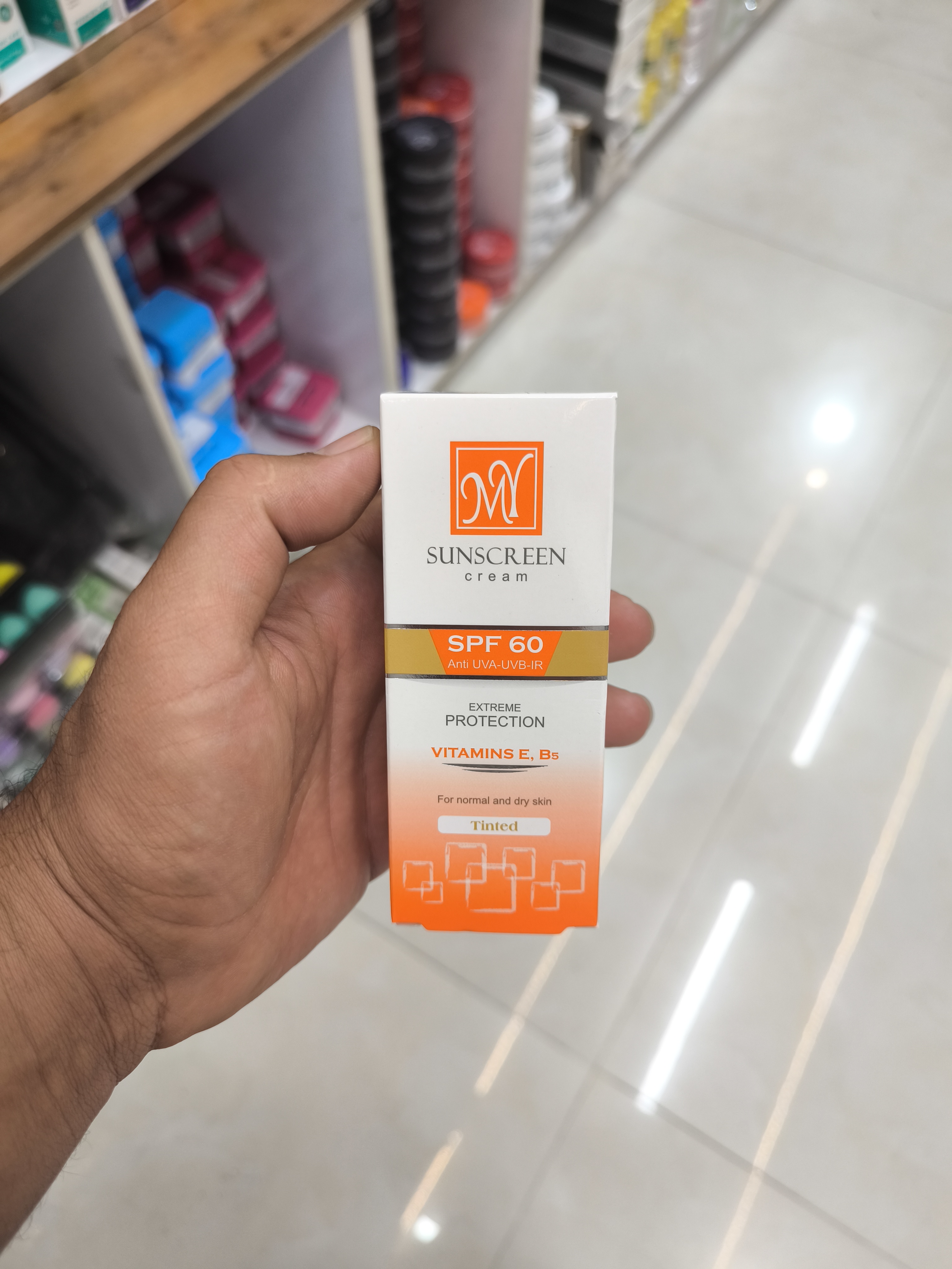 کرم ضد آفتاب رنگی SPF 60 مای