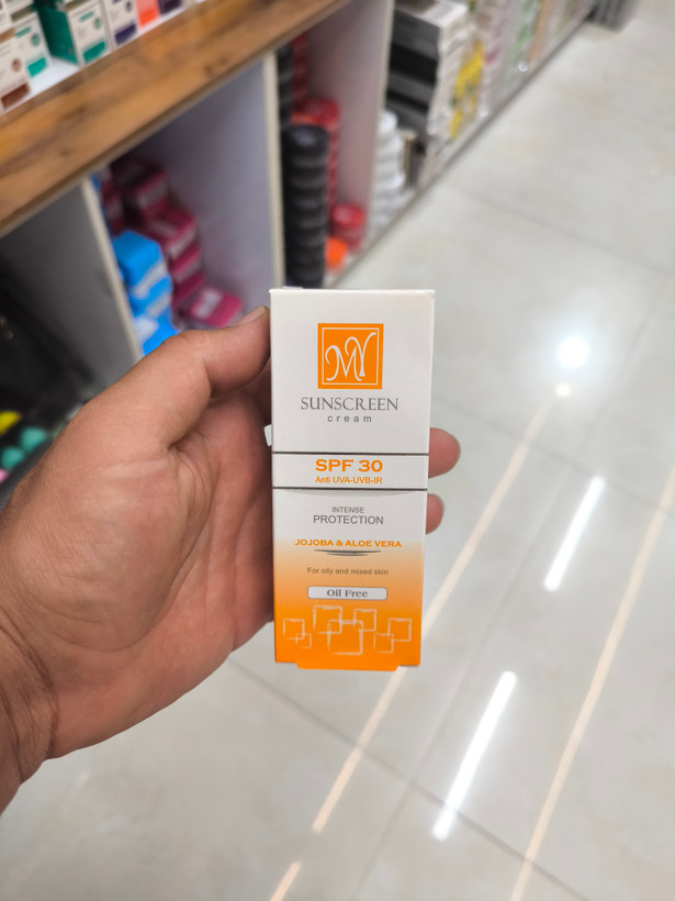 کرم ضد آفتاب فاقد چربی بی رنگ SPF30 مای