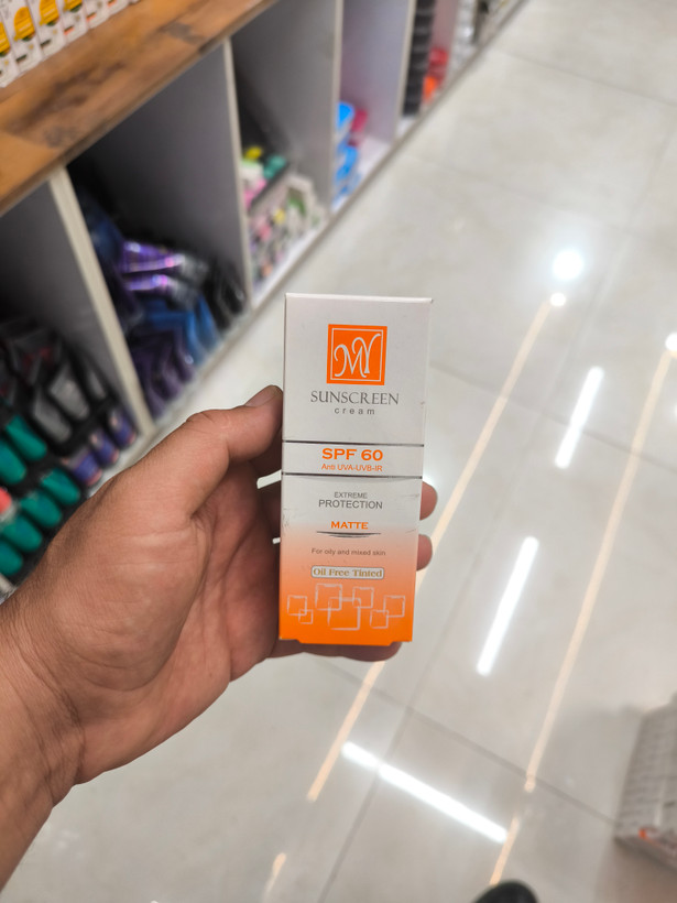 کرم ضد آفتاب مات رنگی فاقد چربی SPF 60 مای