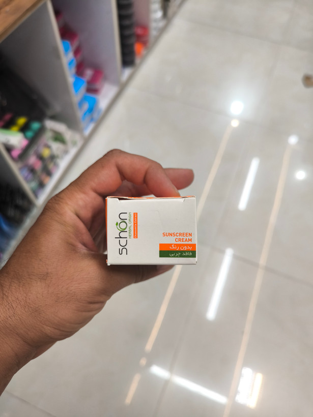 ضد آفتاب بی رنگ فاقدچربی پوست چرب SPF50 شون